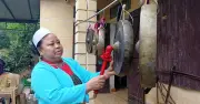 Cô giáo nghỉ hưu một đời đắm đuối với tiếng hát dùm của người Mường