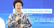 Cô giáo 'vào vai' học sinh để trải nghiệm AI trong dạy toán