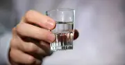 Có nên ngủ ngay sau khi uống rượu? Bác sĩ cảnh báo nguy hiểm