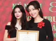 Ca sĩ Thùy Dung bất ngờ nhận giấy khen từ Cục Cảnh sát Hình sự
