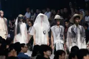 Các nhà thiết kế tái sinh di sản văn hóa truyền thống trên sàn runway Việt