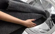 Cách giặt thảm lông bằng máy giặt không bị rụng lông vón cục