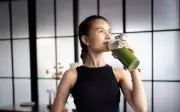 Cách làm đẹp da mặt bằng rau má hiệu quả bất ngờ