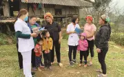 Chế độ hỗ trợ hằng tháng mới cho nhân viên y tế thôn, tổ dân phố và cô đỡ thôn, bản