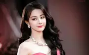 Địch Lệ Nhiệt Ba tỏa sáng tại Đêm hội Điện ảnh và Truyền hình Trung Quốc 2026