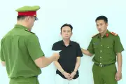 Chủ quán cà phê mạo danh cán bộ tư pháp lừa đảo ở TPHCM