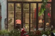 Chủ quán cà phê Đà Nẵng thiệt hại trăm triệu sau vụ khách Tây đập phá