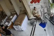 Chủ spa xúc động khi chủ nhà giảm tiền thuê ngày đi du lịch