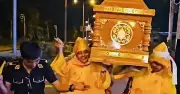 Chủ tiệc sinh nhật khiêng quan tài diễu phố bị công an mời làm việc