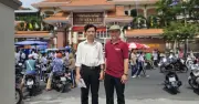 Cha và con trai cùng thi tốt nghiệp THPT ở một ngôi trường cách nhau 40 năm