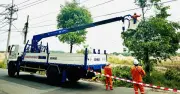 Chiếc áo cam nghĩa tình của chú thợ điện Sài Gòn năm xưa