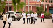 Chiều 10.6, hàng trăm thí sinh tại Quảng Trị làm thủ tục thi tốt nghiệp THPT