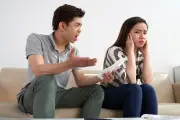 Chồng đòi chia đôi tiền sinh hoạt nhưng bắt vợ làm osin, người phụ nữ quyết ly hôn
