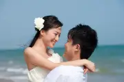Chồng đột ngột muốn có con sau 10 năm thống nhất không sinh