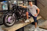 Chàng trai Ê Đê mang 2 triệu ra Hà Nội, gây sốt với giọng hát ngẫu hứng