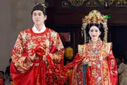 Chàng trai Trung Quốc đưa cả nhà gái sang Hàn Quốc cầu hôn