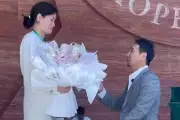 Chàng trai Trung Quốc cầu hôn bác sĩ sau 5 năm chống ung thư