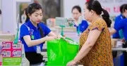 Chương trình 'Gia đình Việt – Đại sứ xanh' thu hút khách hàng mua sắm tại Saigon Co.op