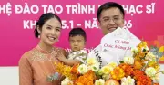 Chồng và con mừng Hoa hậu Ngọc Hân bảo vệ thành công luận văn thạc sĩ