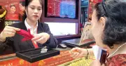 Chuyên gia lý giải nguyên nhân giá vàng giảm mạnh hàng triệu đồng mỗi lượng