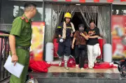 Cháy siêu thị ở Hà Nội: Khói dày đặc, người mắc kẹt phải lên sân thượng lánh nạn