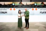 Cốm Mễ Trì nhận giải thưởng quốc tế về trách nhiệm xã hội và phát triển bền vững