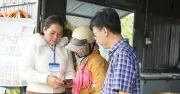 Cầm tay chỉ việc chuyển đổi số cho đồng bào dân tộc thiểu số ở Đắk Lắk