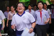 Cần Thơ: Sĩ tử hớn hở khoe đề tiếng Anh dễ, tự tin đạt 9,8 điểm