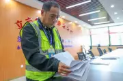 Công nhân 51 tuổi đổi đời nhờ 13 chứng chỉ trong 9 năm