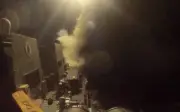 Căng thẳng Mỹ-Iran leo thang: Mỹ phóng tên lửa Tomahawk, Iran đóng cửa eo biển Hormuz
