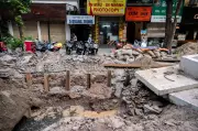Công trường chống ngập ở phố cổ Hà Nội tăng tốc trước mùa mưa