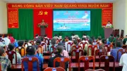 Cảnh sát biển 3 tuyên truyền chống khai thác IUU, tặng quà ngư dân