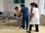 Cảnh sát giao thông hỗ trợ đưa cháu bé bị sốt co giật đi cấp cứu kịp thời