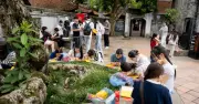 Cảnh tượng chỉ có một lần trong năm tại Văn Miếu trước kỳ thi tốt nghiệp THPT