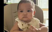 Con gái H'Hen Niê gây sốt với biểu cảm 'hôn cả thế giới'