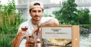 Con trai cả nhà Beckham và chiến lược bán hot sauce triệu đô: Xóa tên mình khỏi sản phẩm