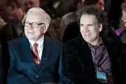 Con trai Warren Buffett ngoài 20 tuổi mới biết cha là tỷ phú