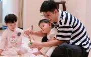 Cặp song sinh của BTV Mạnh Cường - Hương Giang gây cười với màn tấu hài