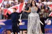 Cậu bé 10 tuổi song ca cùng Katy Perry gây sốt tại World Cup 2026