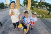 Cậu bé 4 tuổi và cụ bà 98 tuổi gây sốt ở giải chạy phòng chống ma túy tại Hà Tĩnh