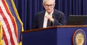 Cựu Chủ tịch Fed Powell cảnh báo nguy cơ phá hủy ngân hàng trung ương