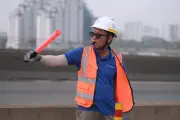 Cầu Phú Mỹ ở TPHCM được rào chắn để sửa chữa, giao thông vẫn thông suốt