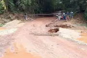 Cầu tạm sông Mã Đà hư hỏng nặng, tạm ngưng lưu thông tại Đồng Nai
