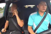 Cuộc gọi khiến hành khách òa khóc trên xe taxi ở Hà Nội