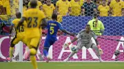 Curacao cầm hòa Ecuador 0-0 nhờ thủ môn Eloy Room xuất thần
