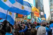 CĐV Argentina nhuộm xanh trắng quảng trường Thời Đại