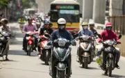 Dự báo thời tiết 11/6: Nắng nóng kết hợp mưa dông, đề phòng lốc sét