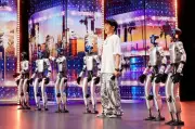 Dàn robot hình người Trung Quốc gây bất ngờ trên sân khấu Mỹ