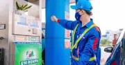 Doanh nghiệp kêu chi phí tăng khi bán xăng E10, Bộ Công Thương tính toán giá ra sao?
