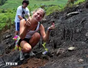 Du khách hào hứng gieo mầm xanh trên hành trình khám phá Cao nguyên đá Đồng Văn